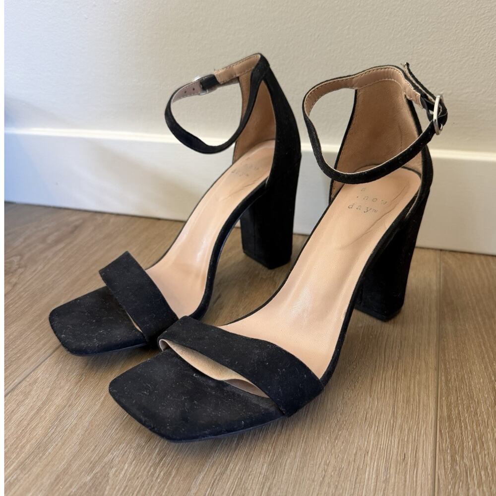 A New Day Black Strappy Block Heel Open Toe Buckle Women's Heels Size 6.5
